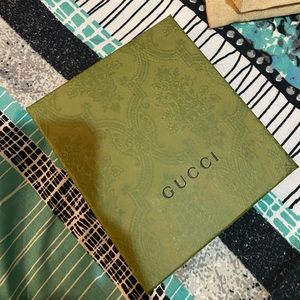 Men’s Gucci signature bifold wallet